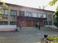 Воронежскую школу закрыли на два дня из-за запаха фекалий