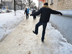  За неделю более сотни воронежцев пострадали из-за гололедицы
