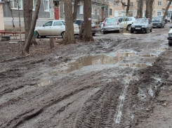 Сочно-грязевая трасса для офф-роуда появилась в воронежском дворе 