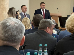 Новому депутату Воронежской гордумы Сергею Никодимову вручили мандат