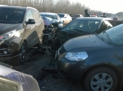 Восемь машин сплющило ураганом под Воронежем (ФОТО и ВИДЕО) 