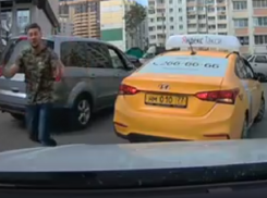 Срыв водителя «Яндекс.Такси» попал на видео в Воронеже