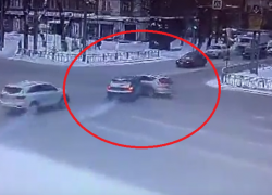 Свидетелей дерзкого ДТП на перекрестке разыскивают в Воронеже 