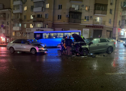 Автомобиль раскурочило в центре Воронежа