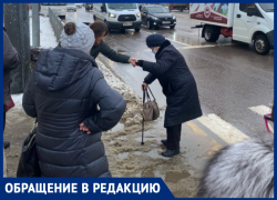 «Стыд и позор»: коммунальщиков пристыдили фотографией со старушкой в Воронеже 