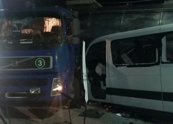 Жуткое столкновение молоковоза и микроавтобуса под Воронежем: восемь пострадавших 