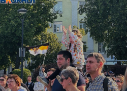 С имперским флагом встретила публика участников концерта «Русского лета» в Воронеже