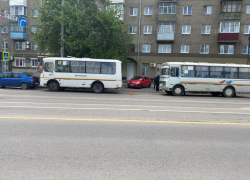 Два автобуса с пассажирами и легковушка столкнулись в Воронеже 