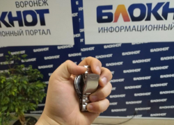 Взбалмошный посетитель украл в кафе часы у воронежской официантки