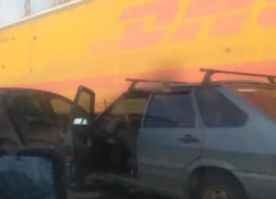 В Воронеже на видео сняли последствия необычного ДТП с участием фуры