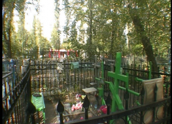 Почему сгорели пять могил на кладбище в Воронеже, выяснит полиция 