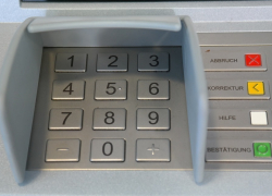 Пьяный мужчина набросился на банкомат в Воронежской области