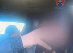 «Сердце ëкнуло и в пятки опустилось»: пьяный и честный воронежец исполнил полицейским песню