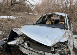 В Воронежской области иномарка вылетела на «встречку» и перевернулась – водитель погиб