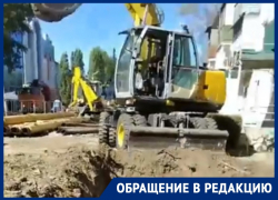 Опасные земляные работы сняли на видео у школы под Воронежем