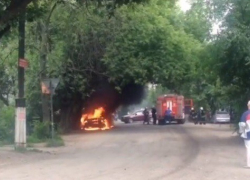 Полыхающий скандальный "Форд Скорпио" в Воронеже попал на фото