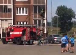Десятерых воронежцев спасли из загоревшейся квартиры в Воронеже