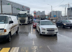 Мужчина на "Лексусе" устроил ДТП в Воронеже – пострадали два человека