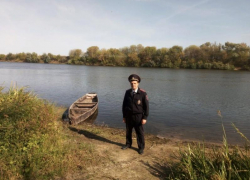 Лодку рыбака унесло течением реки под Воронежем