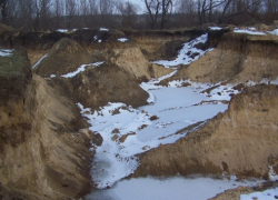 Для строительства “губернаторского” свинокомплекса воруют песок?