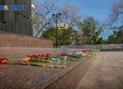 Опавшую облицовку на площади Победы починят за 2,5 млн рублей