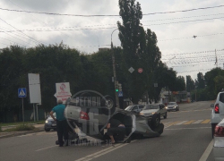 В Воронеже жуткое ДТП с перевернувшейся Lada Granta сняли на видео
