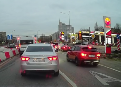 Как объехать перекрытый съезд с Северного моста, показали на видео в Воронеже