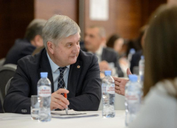 Воронежский губернатор боится опять распылить все деньги