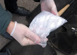 24-летний ростовчанин вез почти килограмм наркотиков в Воронежскую область