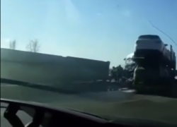 Опубликовано видео с места ДТП с автовозом под Воронежем 