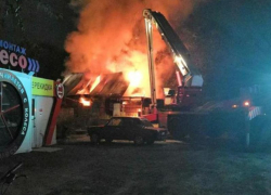 Мощный пожар в бане попал на видео в Воронеже