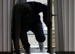 В Воронеже бомж ограбил тату-салоны на 800 тысяч рублей