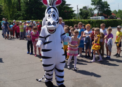 Праздник детства - Благотворительный фонд УГМК собрал на площади в Новохоперске около 200 ребятишек