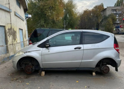 У студентки сняли колёса с иномарки на 20 тысяч в Воронеже