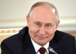 Звание Героя труда присвоил воронежцу Владимир Путин 