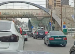 Затор образовался из-за работ по обновлению позорного надземного перехода у автовокзала в Воронеже