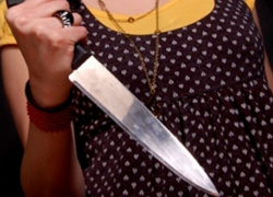 52-летняя женщина из-за "бытовухи" зарезала своего соседа в Воронеже