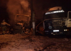 Под Воронежем сгорели кабины двух фур