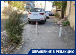 Автомобилисты вытеснили пешеходов с колясками на проезжую часть в Воронеже 