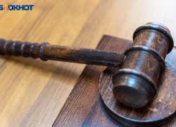 Суд вынес приговор мужчине, сорвавшему шевроны с ребенка, в Воронеже
