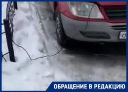 Трехэтажную подзарядку автомобильного аккумулятора запечатлели в воронежском дворе 