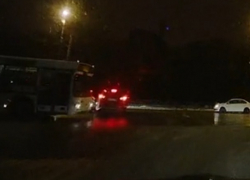 Воронежцы сняли на видео, как водитель иномарки устроил ДТП, проскочив на красный