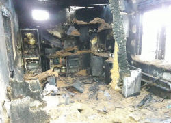 Следователи показали дом, где воронежец пытался заживо сжечь любовницу