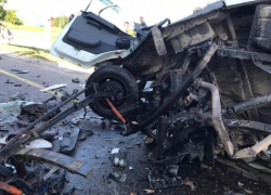 Последствия встречного столкновения «Газели» и фуры на трассе М-4 «Дон» показала воронежская полиция