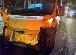 В ДТП с воронежской маршруткой пострадали трое взрослых и 6-летний ребенок