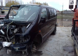 Оторвавшийся от грузовика прицеп убил двоих в Mercedes под Воронежем 