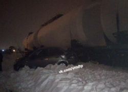 Опубликовано фото ДТП на железнодорожном переезде в Воронеже