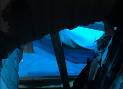 Многоэтажный потоп через дыру в крыше показали в Воронеже 