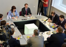 Губернатор Алексей Гордеев встретился с приближенными журналистами и поделился успехами четырехлетнего правления