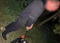 Мужчина до смерти забил приятеля лопатой на глазах своей жены в Воронеже